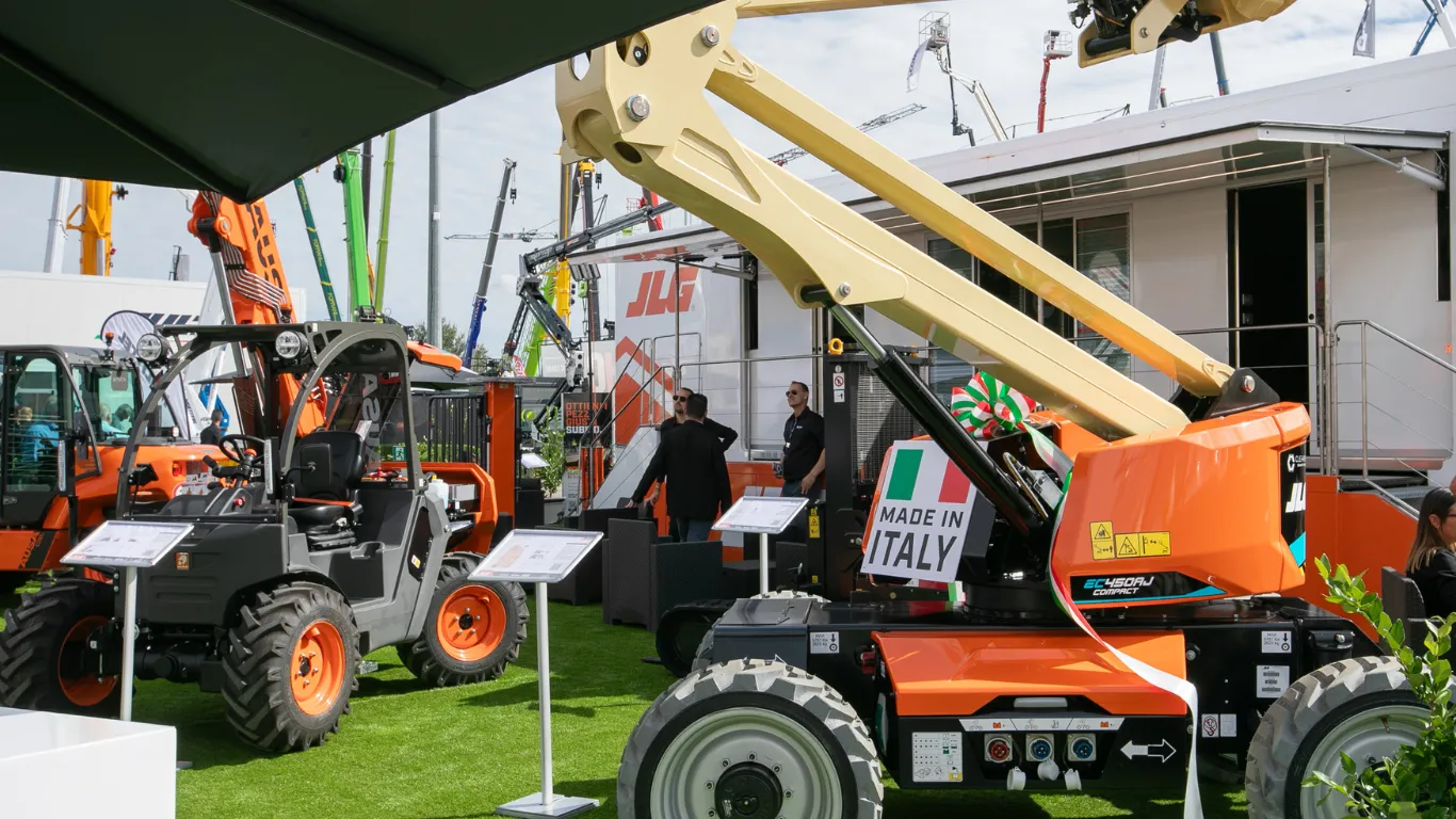 JLG protagonista al GIS 2025 con innovazione, sinergia e sostenibilità