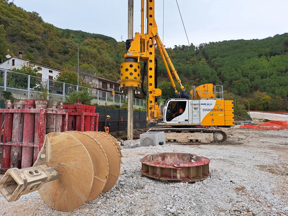 Potenziamento della linea ferroviaria Orte–Falconara: a Genga la BG30 Value Line di BAUER accelera il cantiere