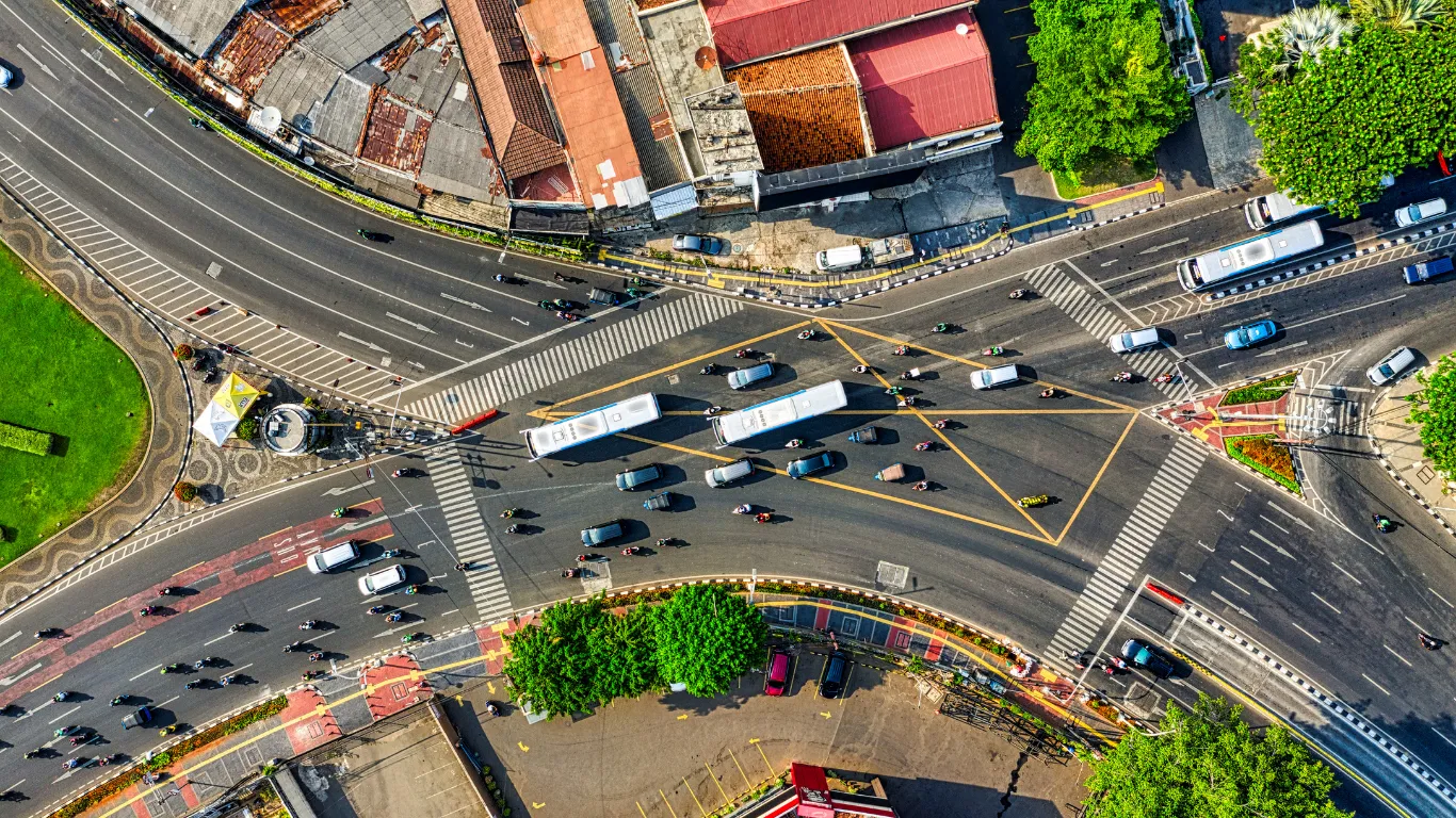 Divieti di circolazione mezzi pesanti 2026: firmato il decreto con il nuovo calendario