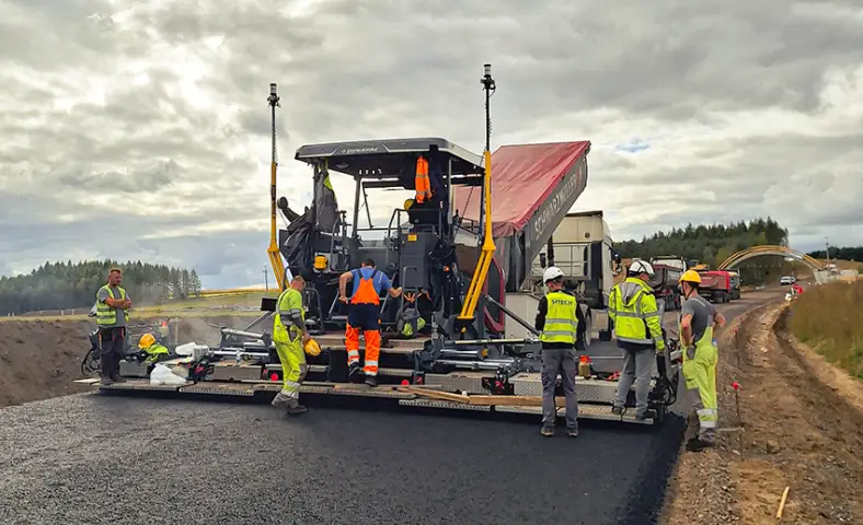 Dynapac: integrazione sistemi 3D e funzioni di guida/controllo su paver SD/XD (comunicato 16 dicembre 2025)