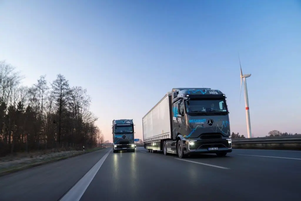 Megawatt charging sotto test reale: Mercedes-Benz Trucks porta l’eActros 600 dalla Germania alla Svezia