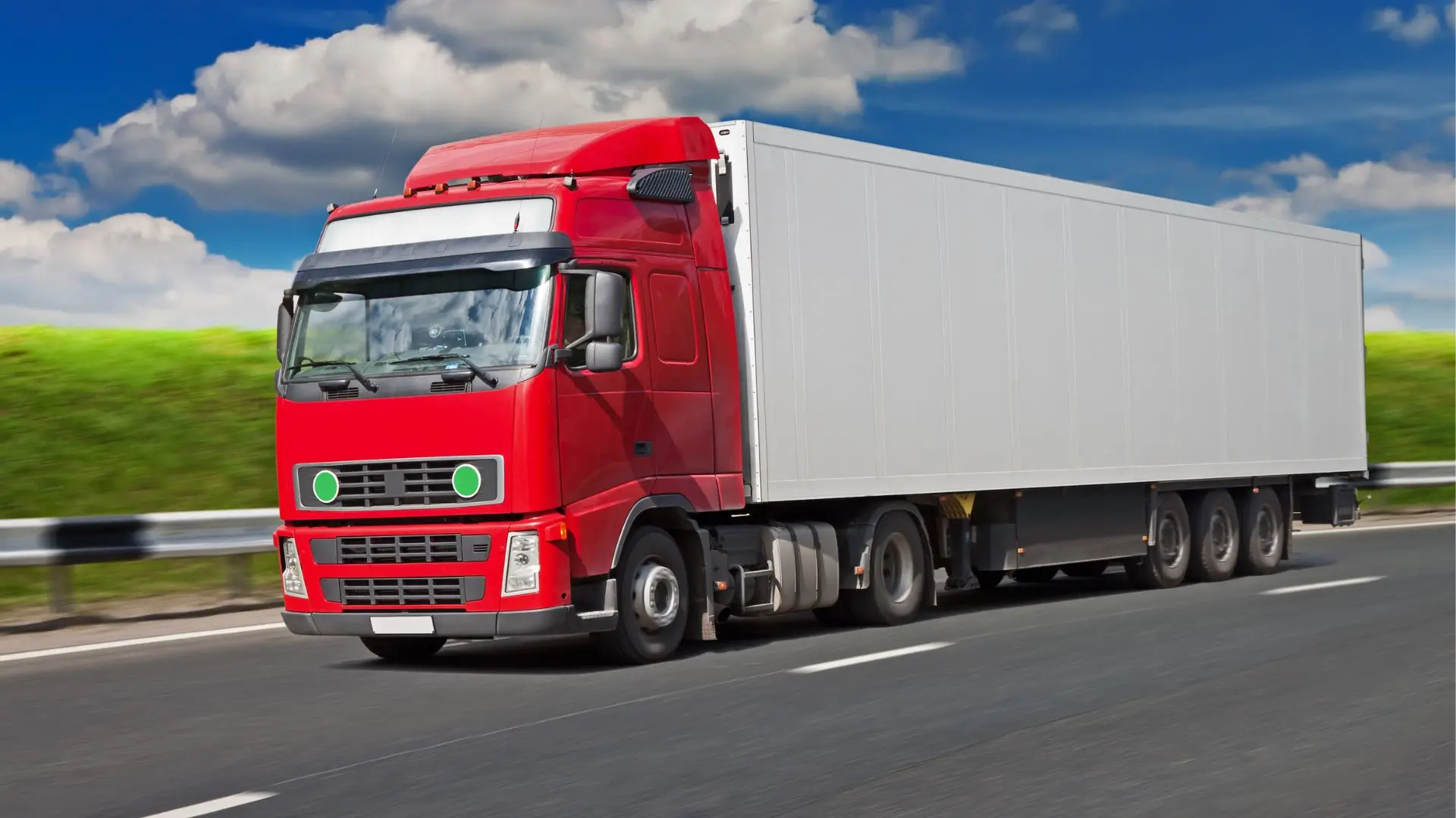 Mercato italiano veicoli commerciali pesanti 2025: dati Federauto su immatricolazioni e alimentazioni