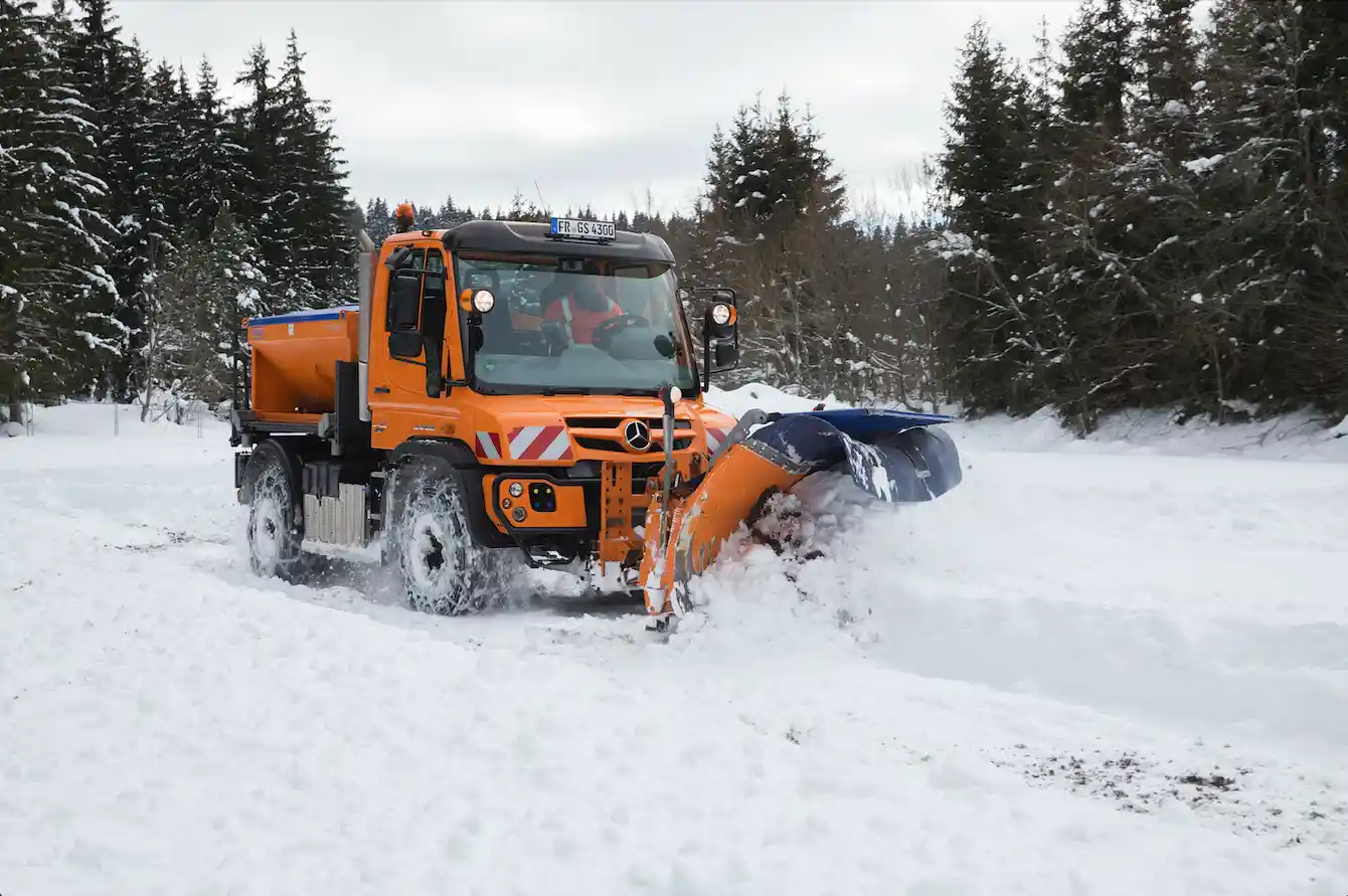 Campionato Mondiale degli Spazzaneve 2026: Unimog in gara a Chambéry