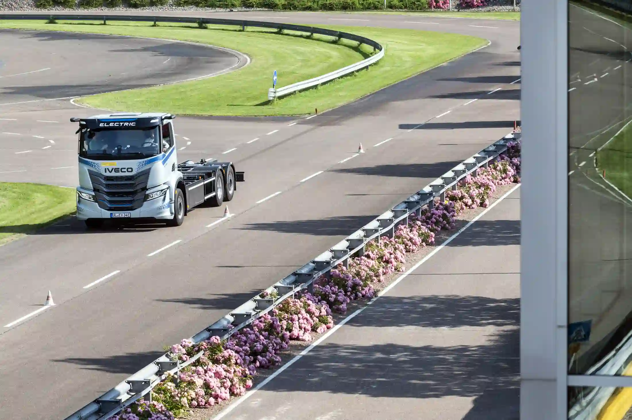 EMPOWER: al via i test su strada del camion elettrico IVECO per il trasporto pesante